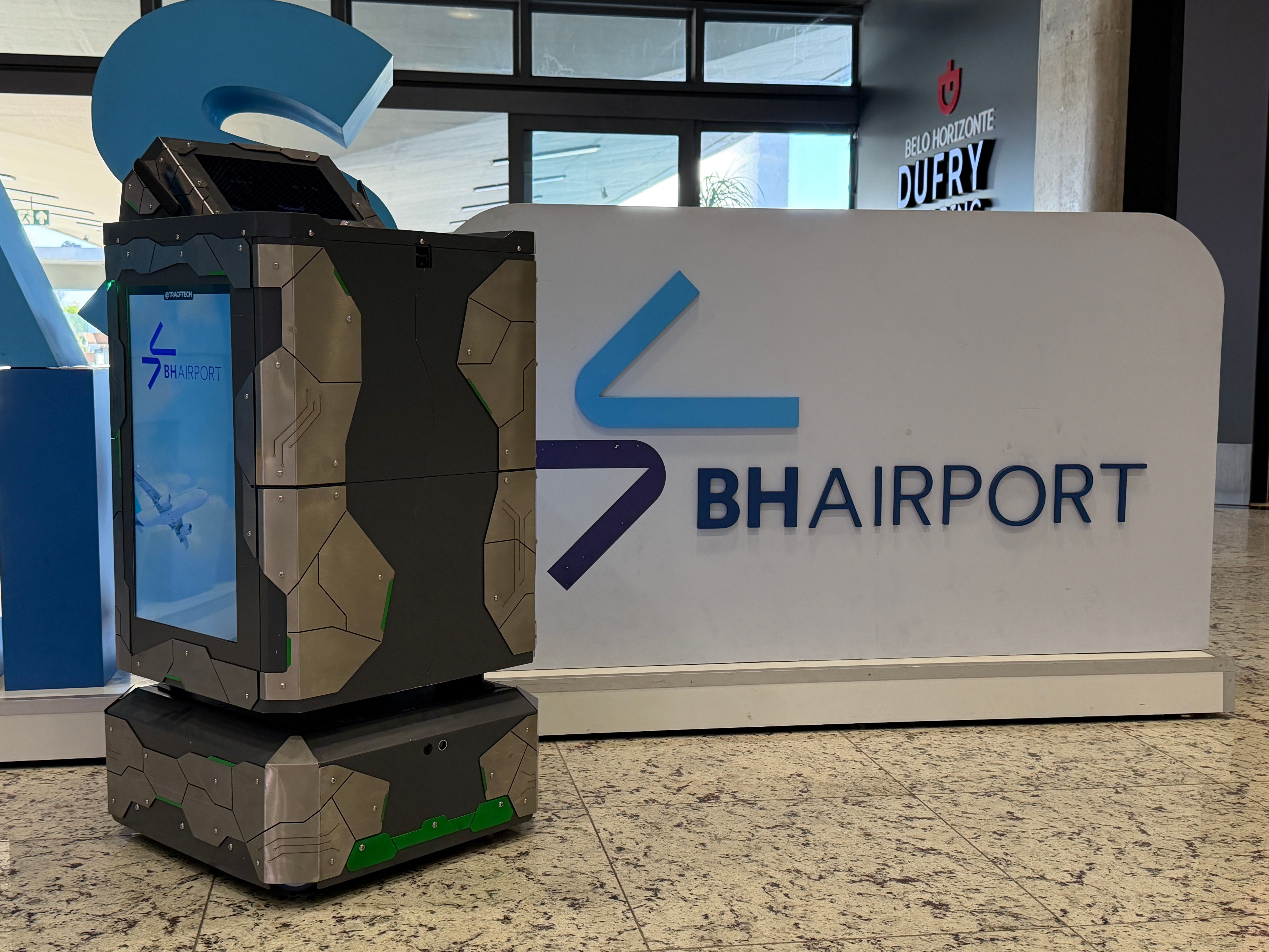 Primeiro robô de entregas em aeroportos do Brasil revoluciona experiência de compra no BH Airport