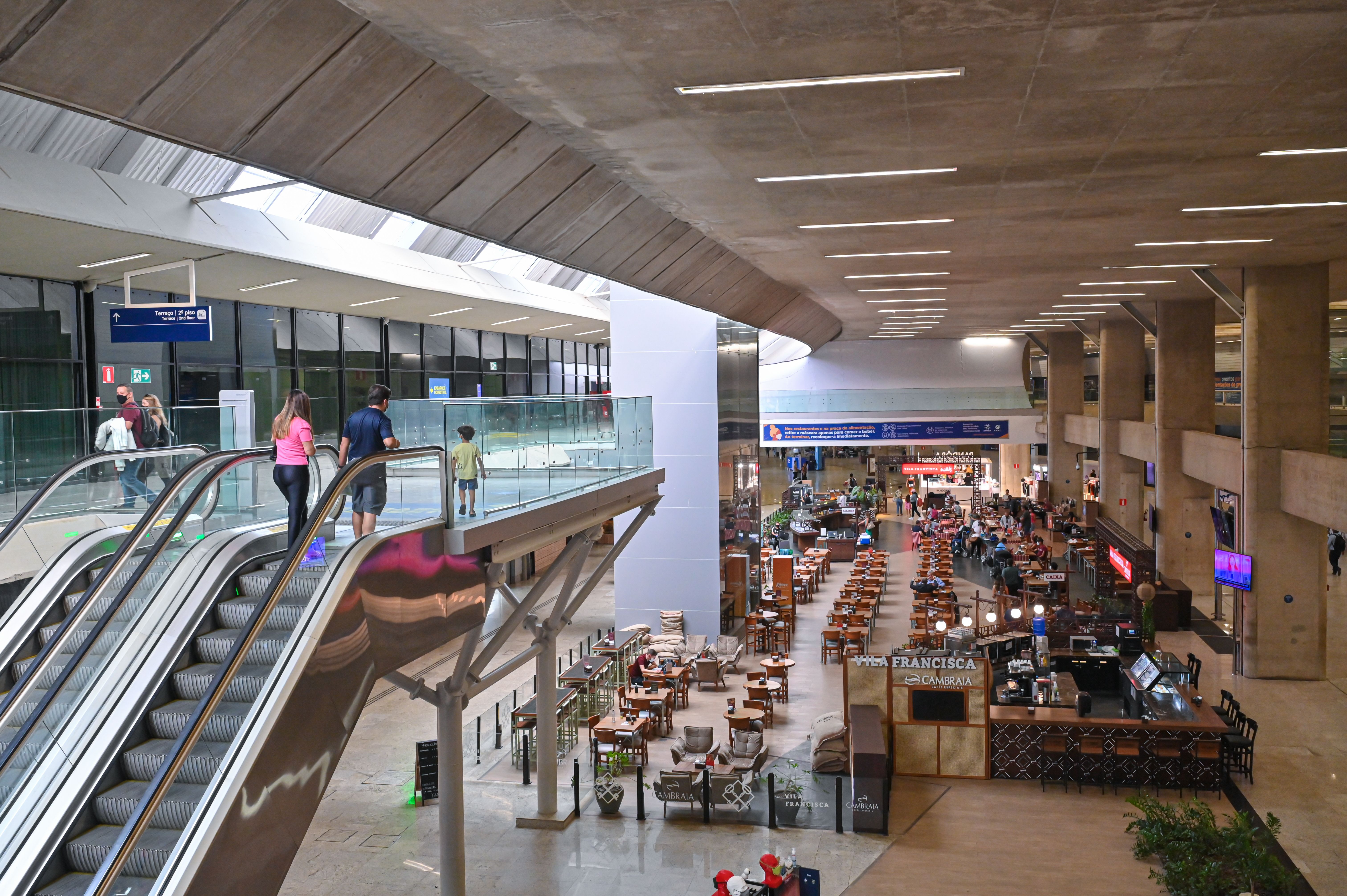 Oportunidade de trabalho: lojas e restaurantes do BH Airport têm cerca de 200 vagas abertas